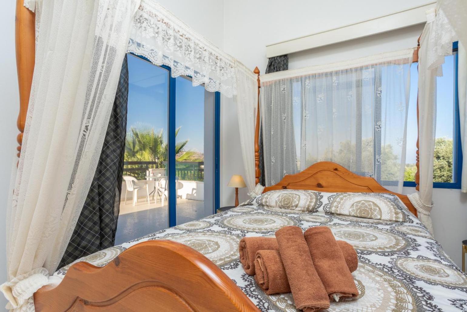 Villa Charoula Pente Paphos Exteriör bild